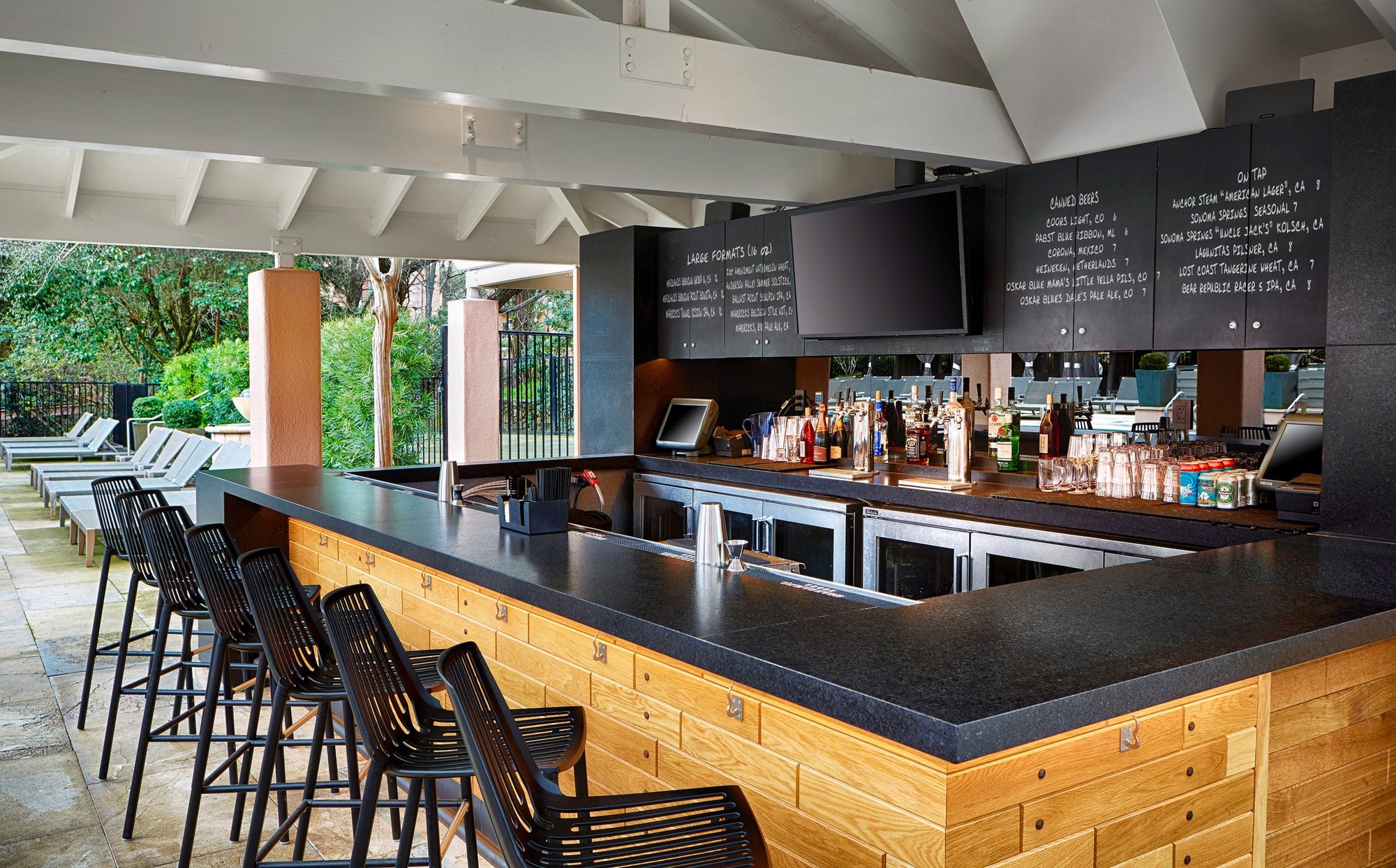 38º North Lounge, Boyes Hot Springs, United States