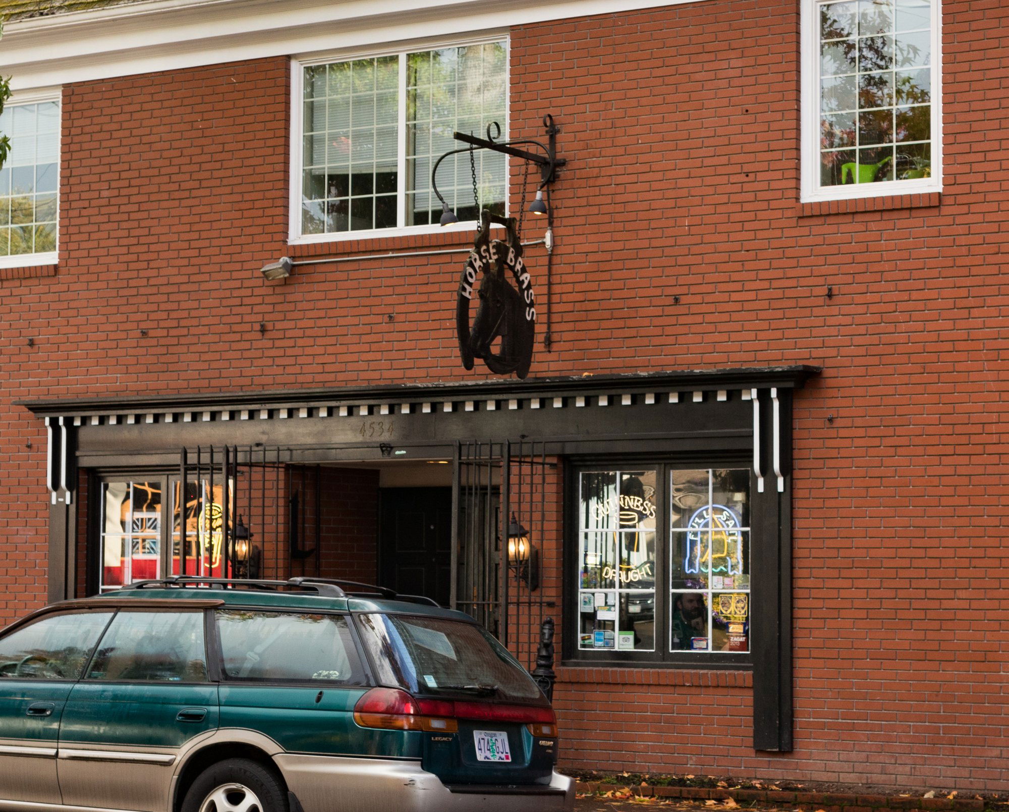 Horse Brass Pub, Bar in Portland