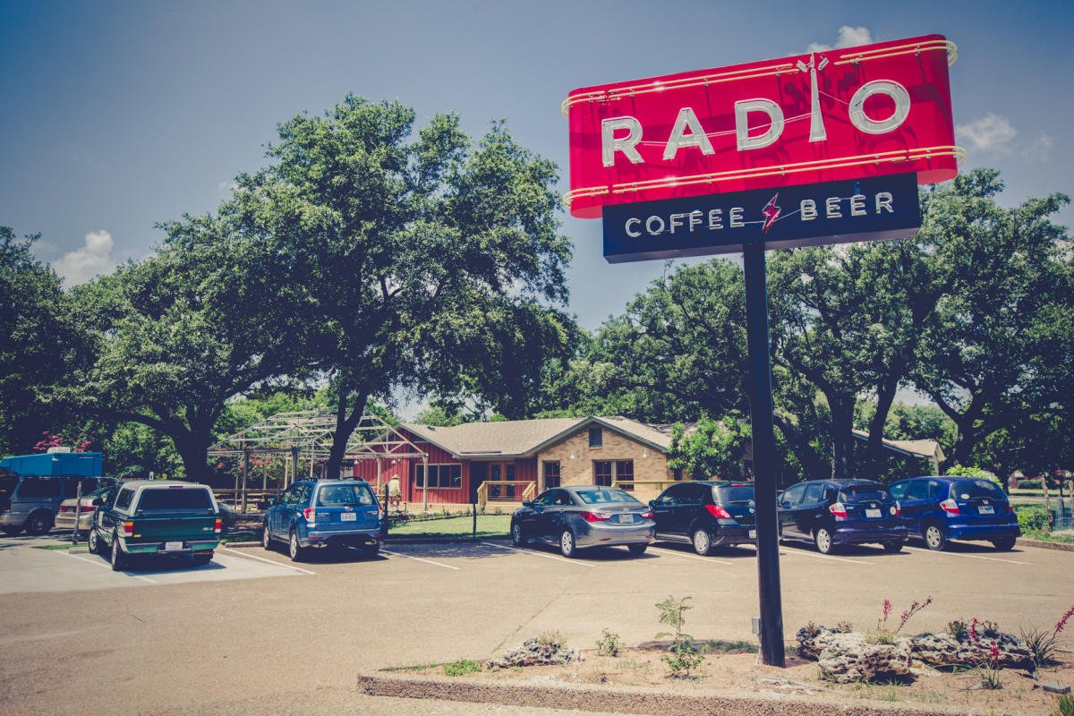 Radio Coffee & Beer, Bar in Austin