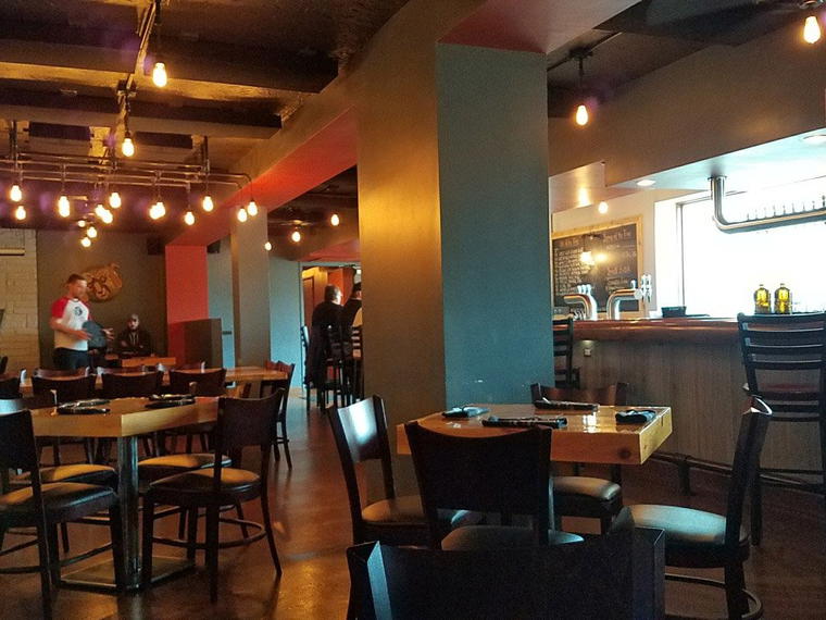 Crooked Ewe Brewery & Ale House, South Bend, United States