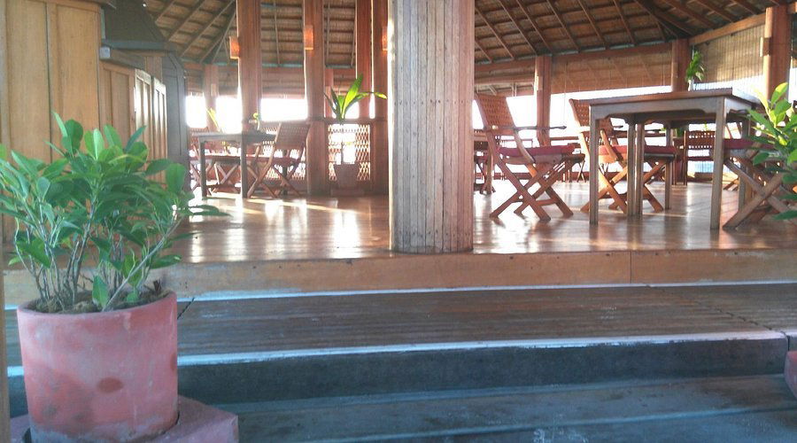 Moodhu Bar, Bar in South Malé Atoll