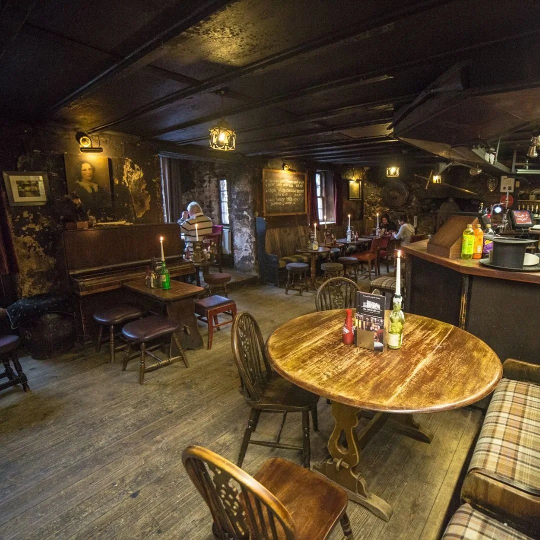 The Drovers Inn bar in Stirling