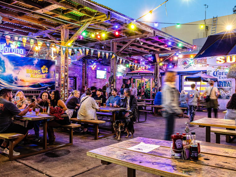 Executive Surf Club, Corpus Christi, United States