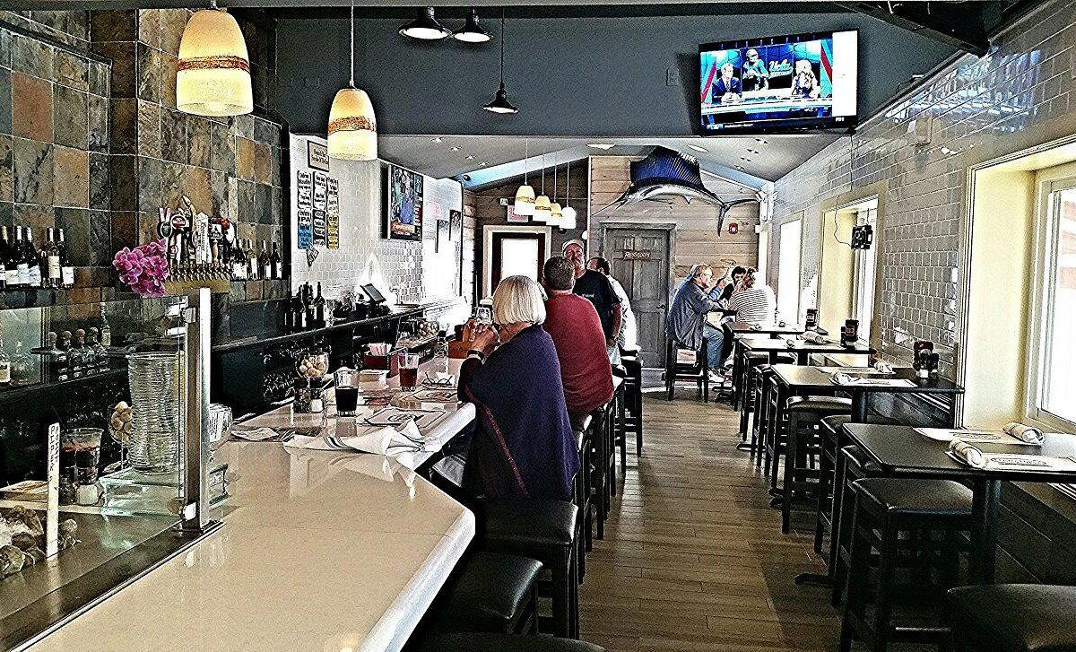 Delaware Avenue Oyster House & Bar bar in Beach Haven