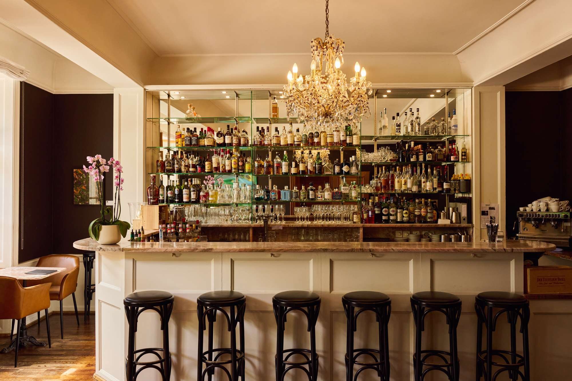 Bar & Kaffee Zum Teufel | Der Teufelhof Basel
