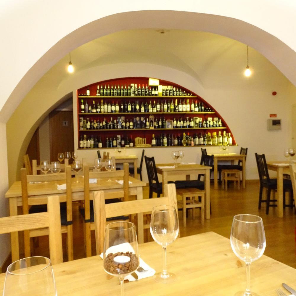Cisterna Wine Bar bar in Évora