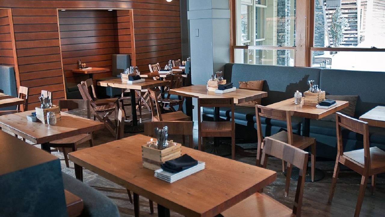 Bear Street Tavern restaurant in Banff