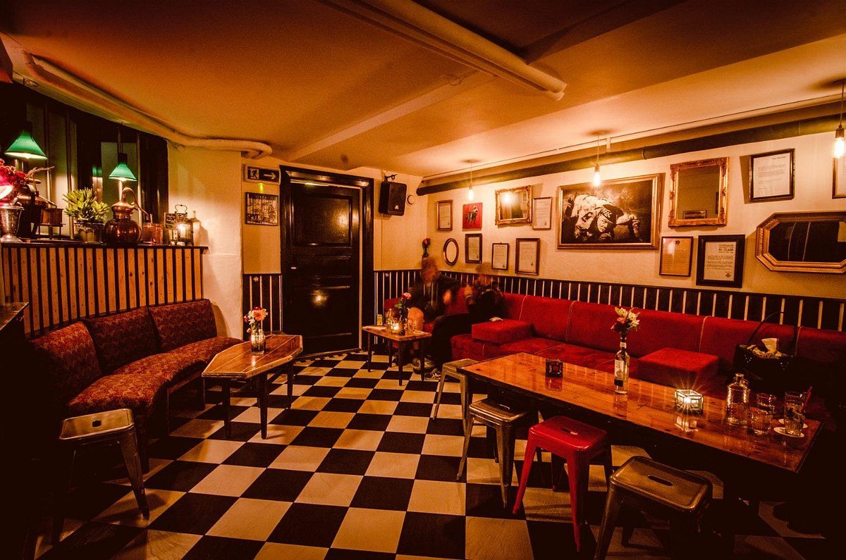 The barking dog, Bar in Copenhagen