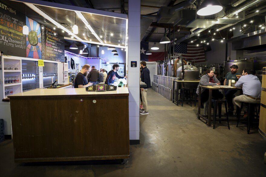 Division Brewing bar in Arlington, United States