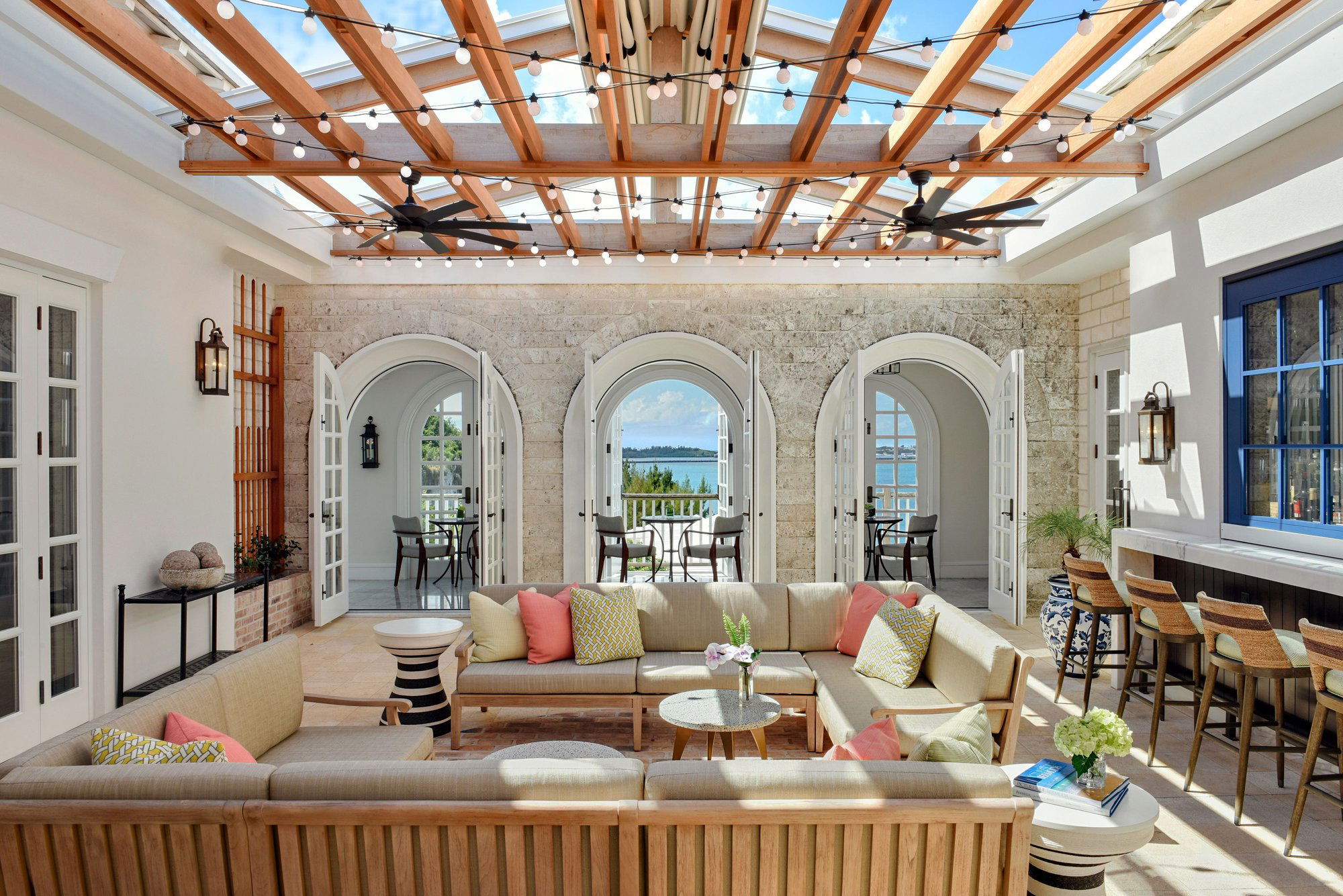 Conservatory Bar & Lounge, Bar in Tucker'S Town