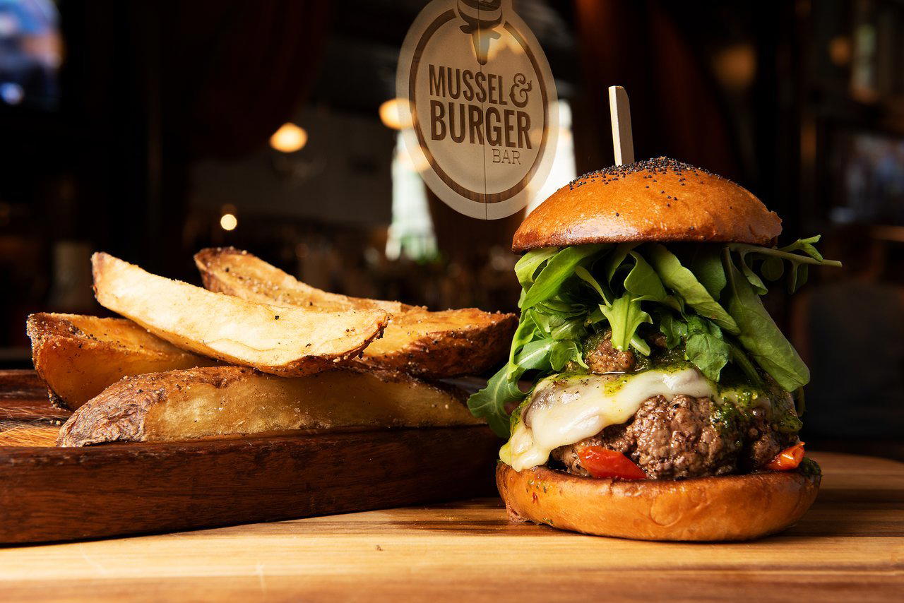 Mussel & Burger Bar bar in Louisville, United States