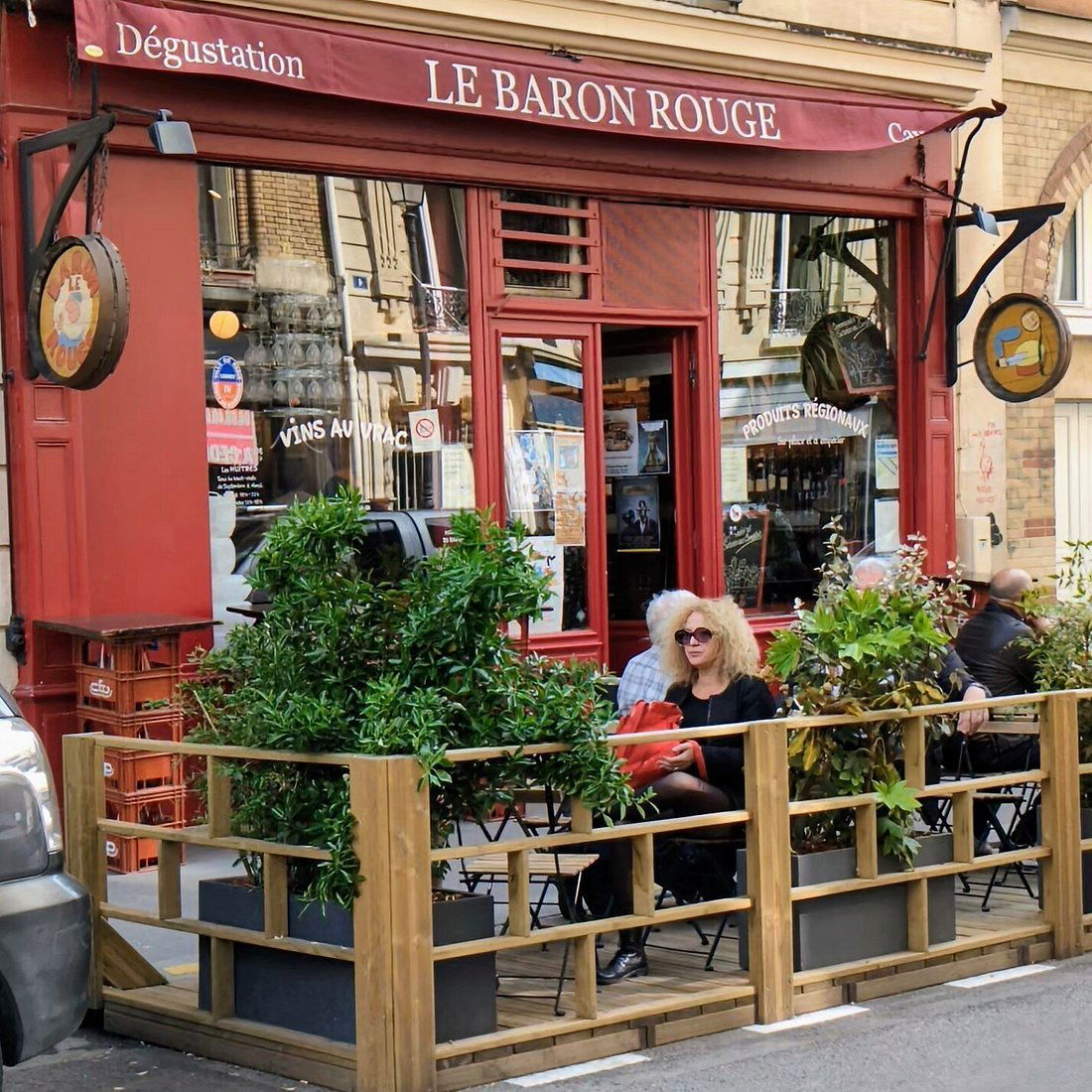 Le Baron Rouge, Bar in Paris