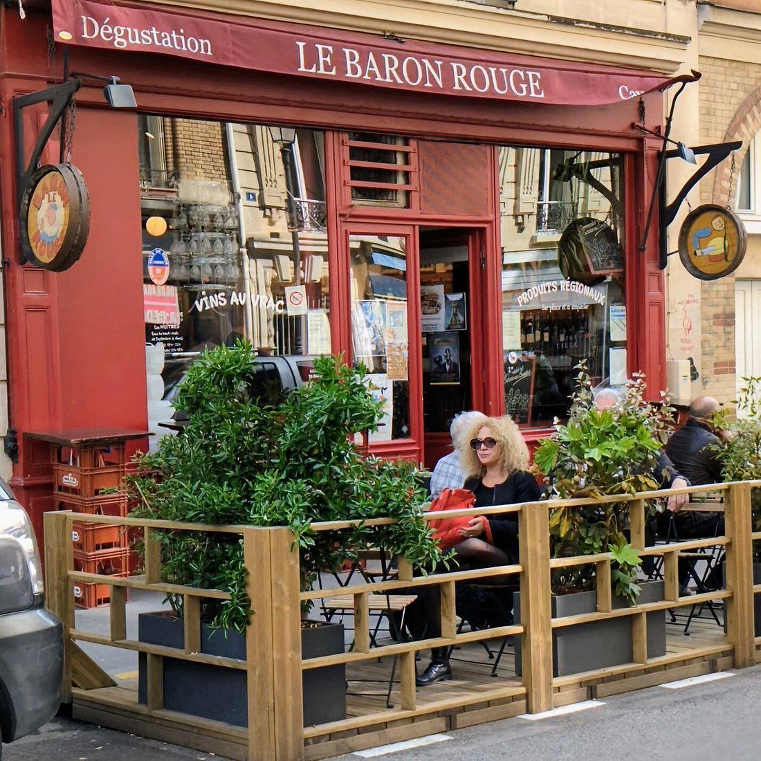 Le Baron Rouge bar in Paris, France