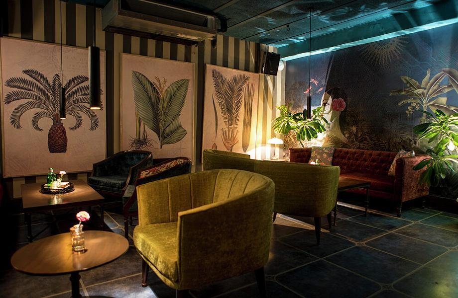 Slink & Bardot bar in Mumbai, India