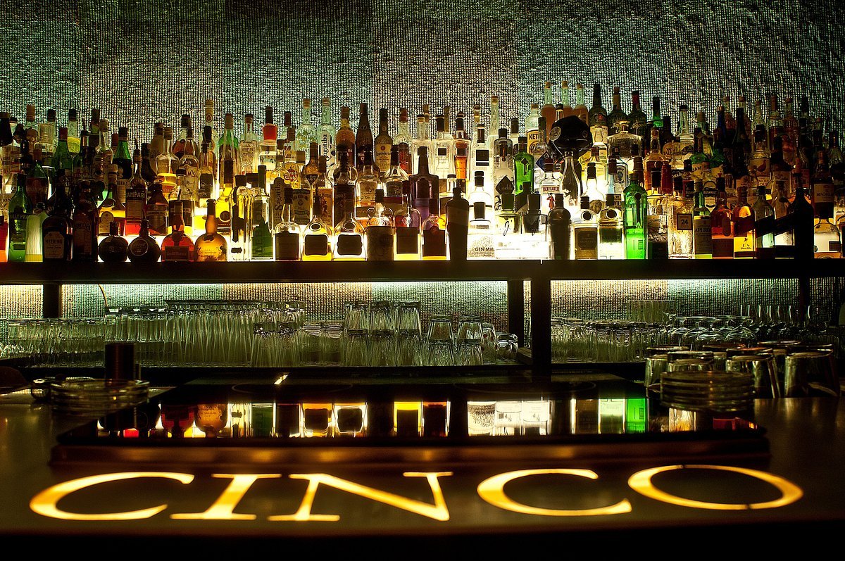Cinco Lounge bar in Lisbon, Portugal