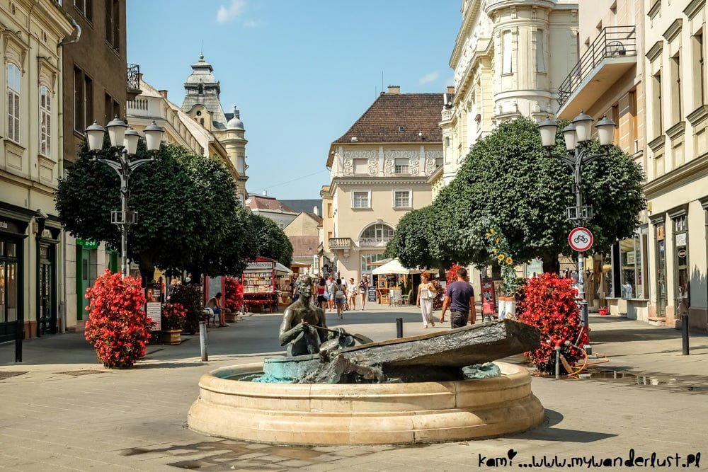 Gyorujbarat, Hungary