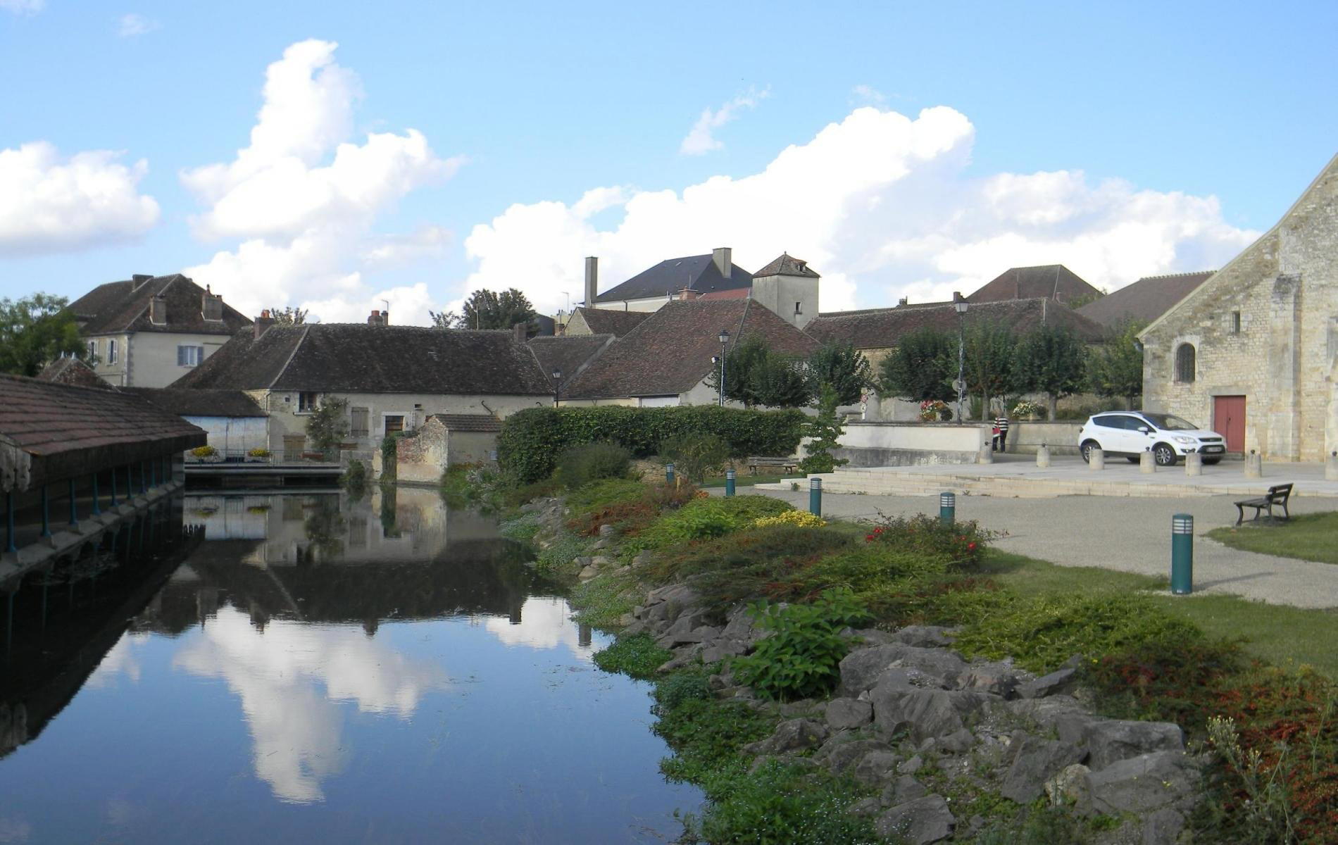 Ligny-le-Châtel, France
