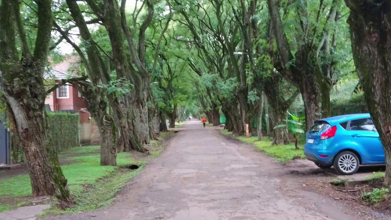 Barrio Parque Leloir, Argentina