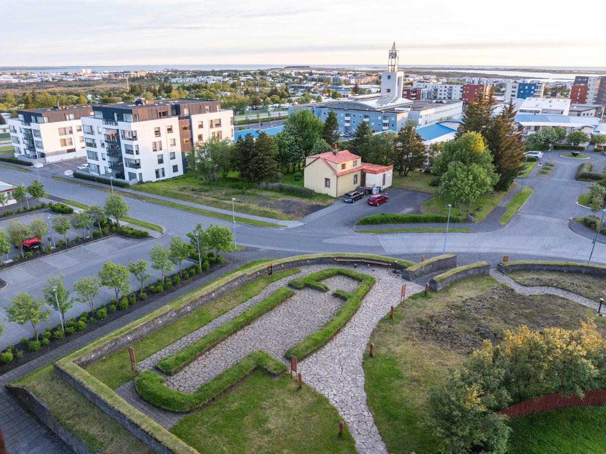 Gar Ab R, Iceland