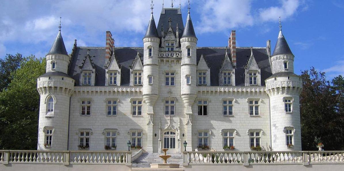 Savigny Sous Faye, France