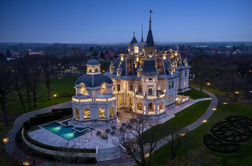 Tura, Hungary