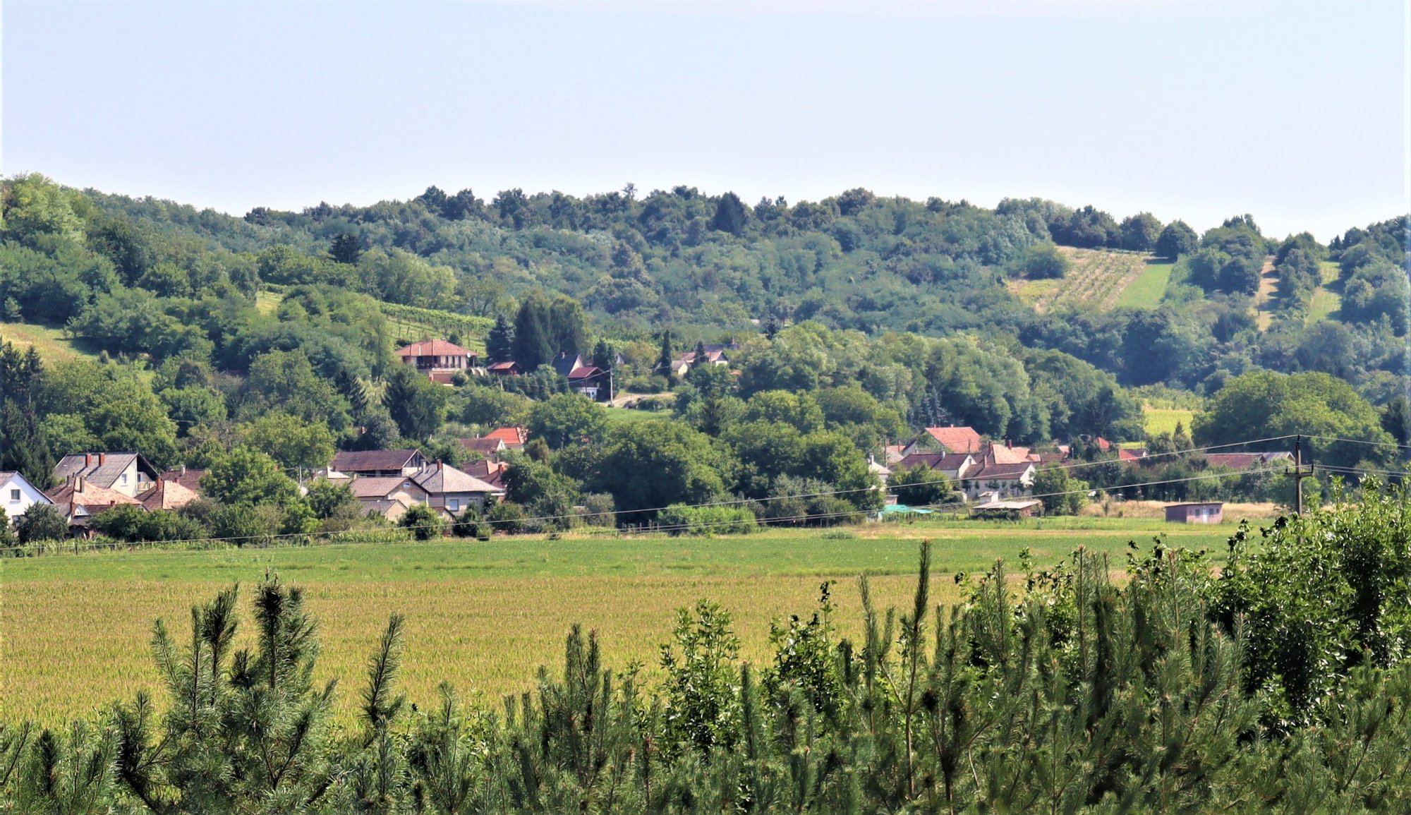 Csörnyeföld, Hungary