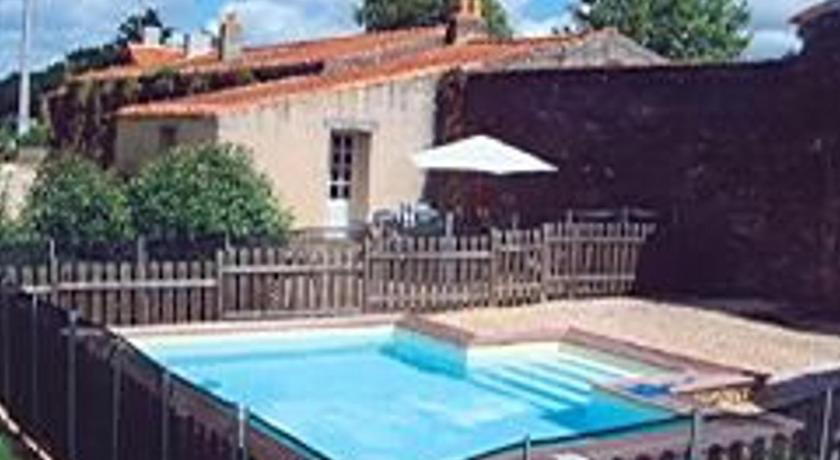 Aizenay, France