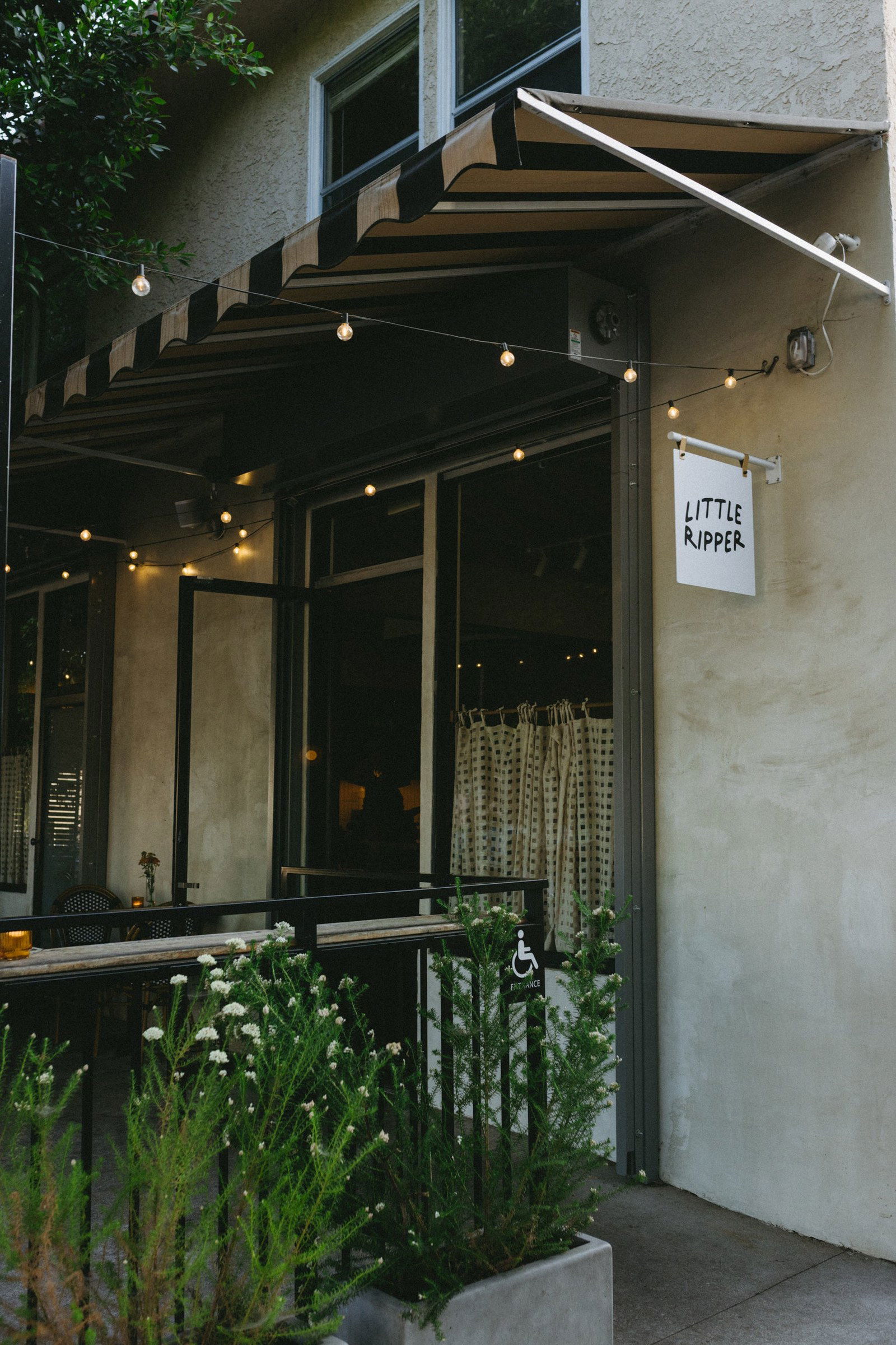 Tableside Pita Service with Zoe Komarin at Little Ripper