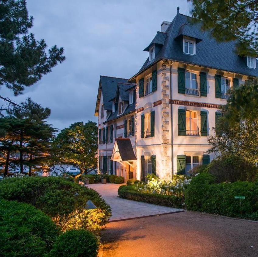 Villa Tri Men hotel in Combrit