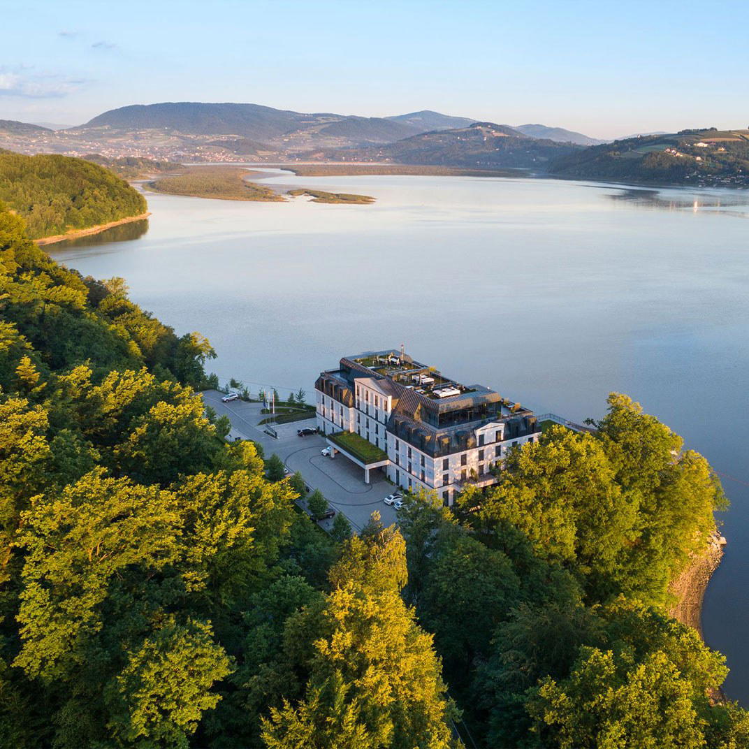 Heron Live Hotel, Sienna, Poland