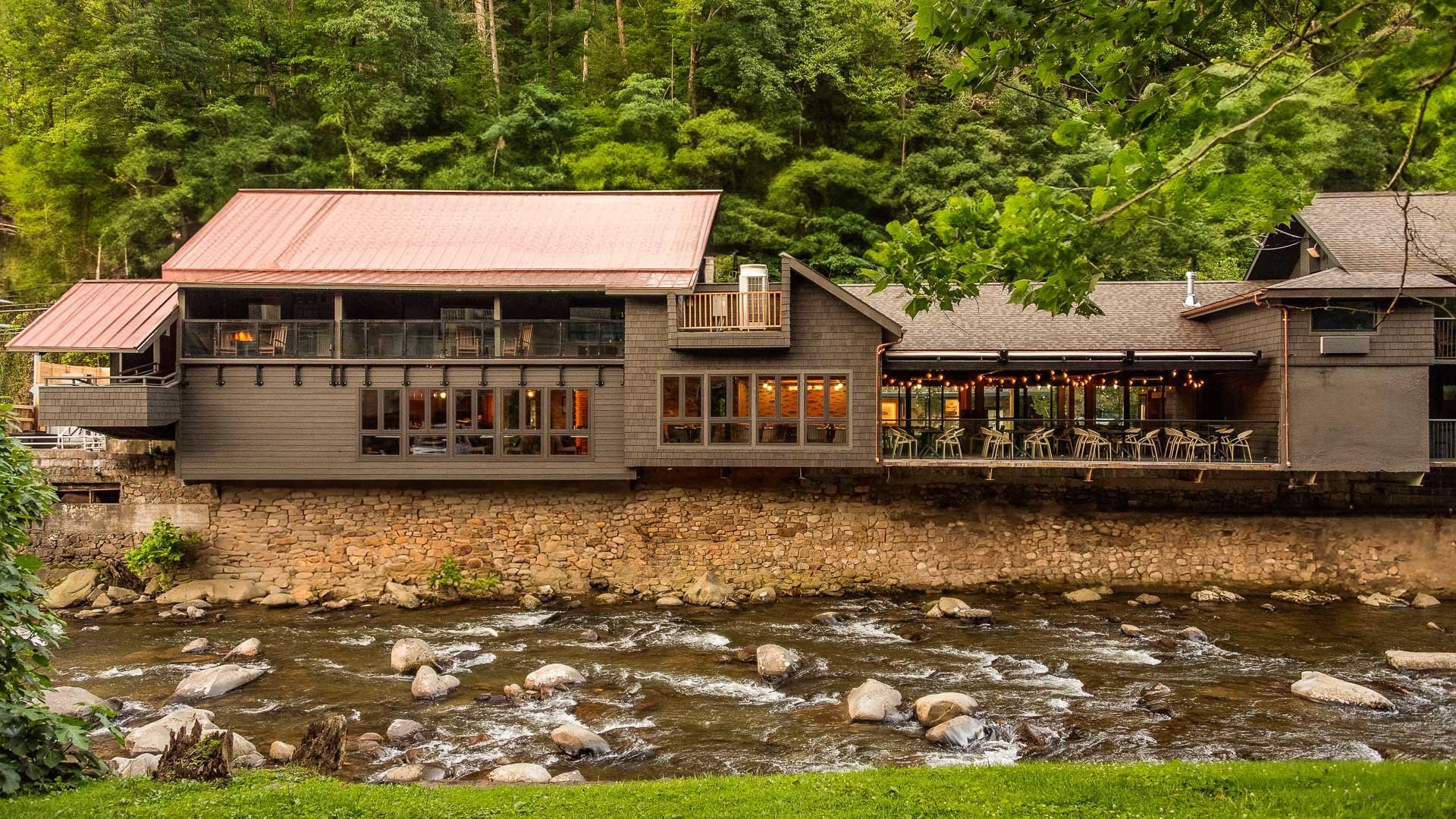 Historic Rocky Waters Inn