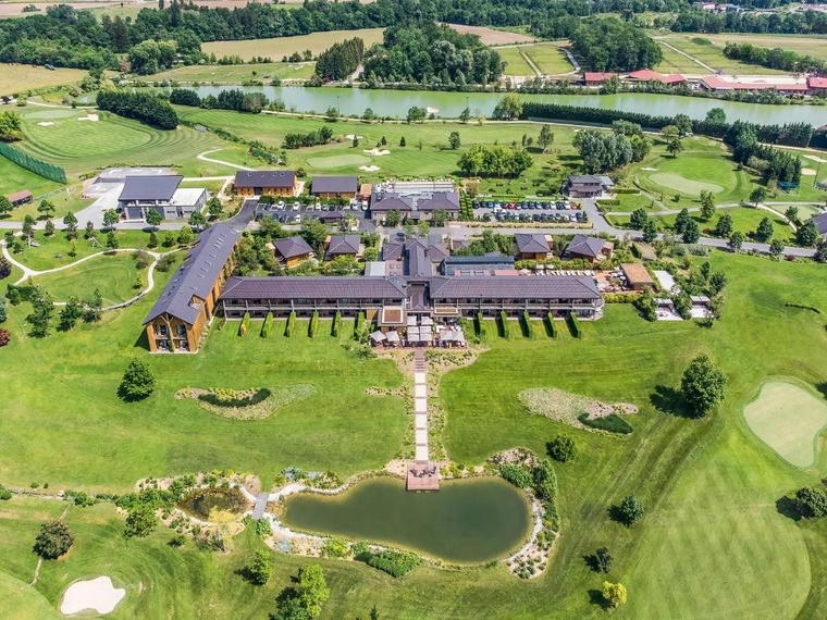 Jiva Hill Resort, Crozet, France