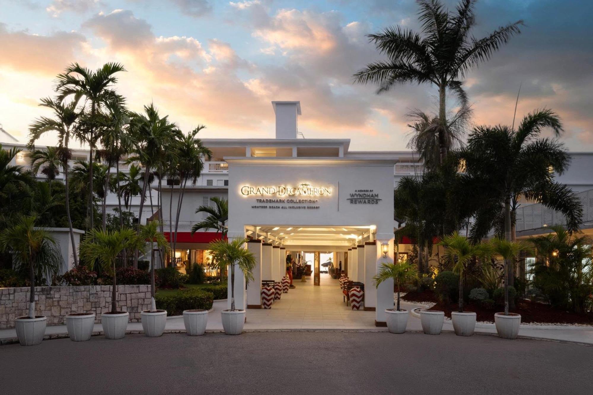 Grand Decameron Montego Beach