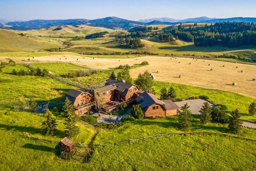 Howlers Inn B&B and Wolf Sanctuary, Bozeman MT Bed and Breakfast Lodging