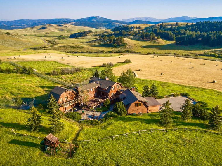 Howlers Inn B&B and Wolf Sanctuary, Bozeman MT Bed and Breakfast Lodging, Bozeman, United States