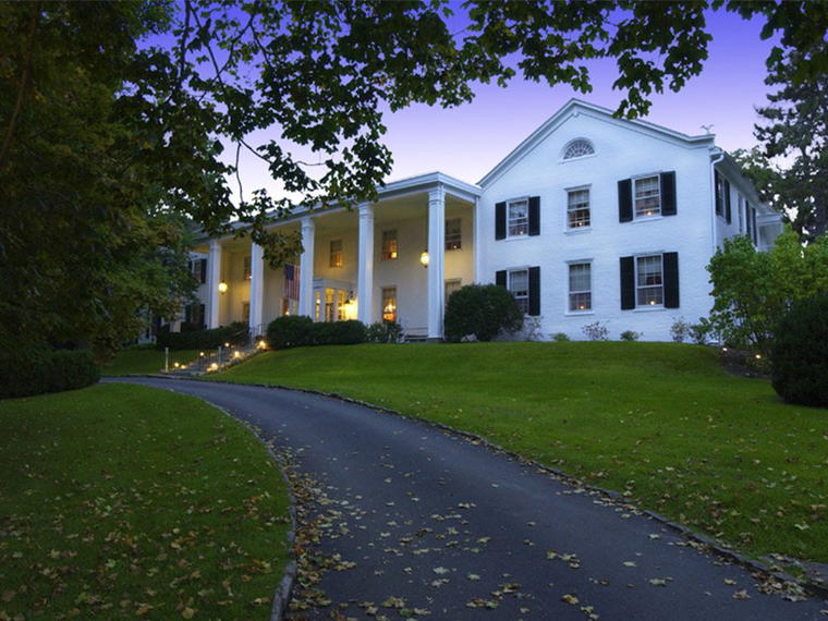 The Historic General Lewis Inn, Lewisburg, United States
