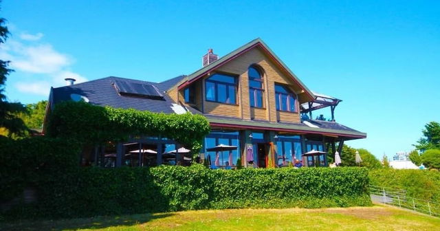 Spinnakers Gastro Brewpub & GuestHouses