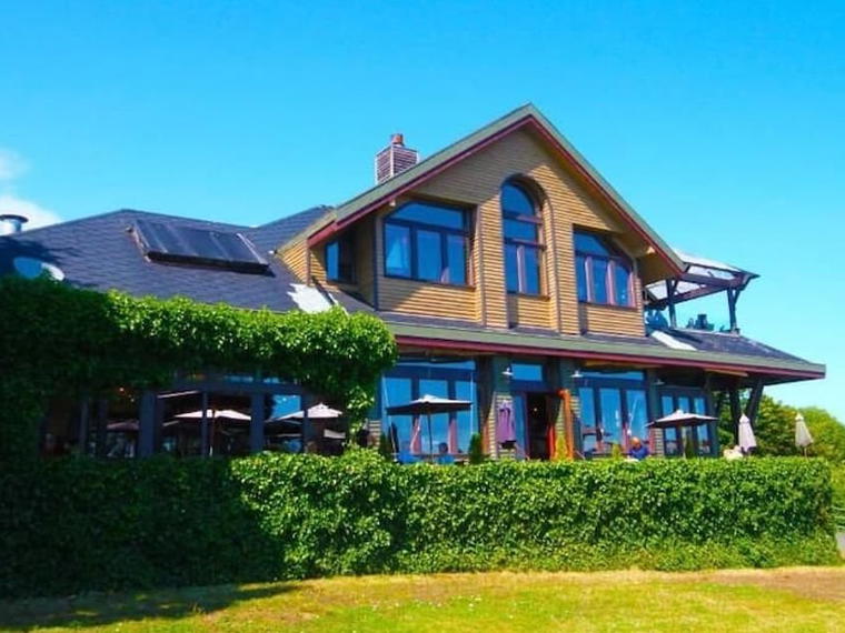 Spinnakers Gastro Brewpub & GuestHouses, Victoria, Canada