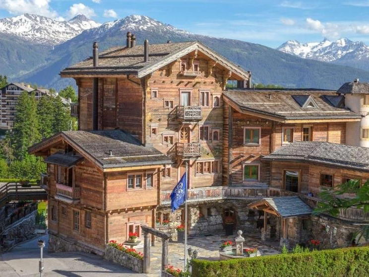 Hostellerie du Pas de l'Ours, Crans-Montana, Switzerland