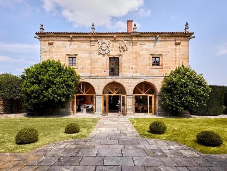 Helguera Palacio Boutique & Antique, Santander, Spain