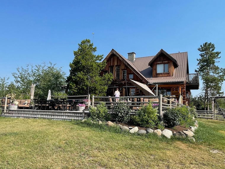SIWASH LAKE WILDERNESS RESORT & RANCH, Kamloops, Canada