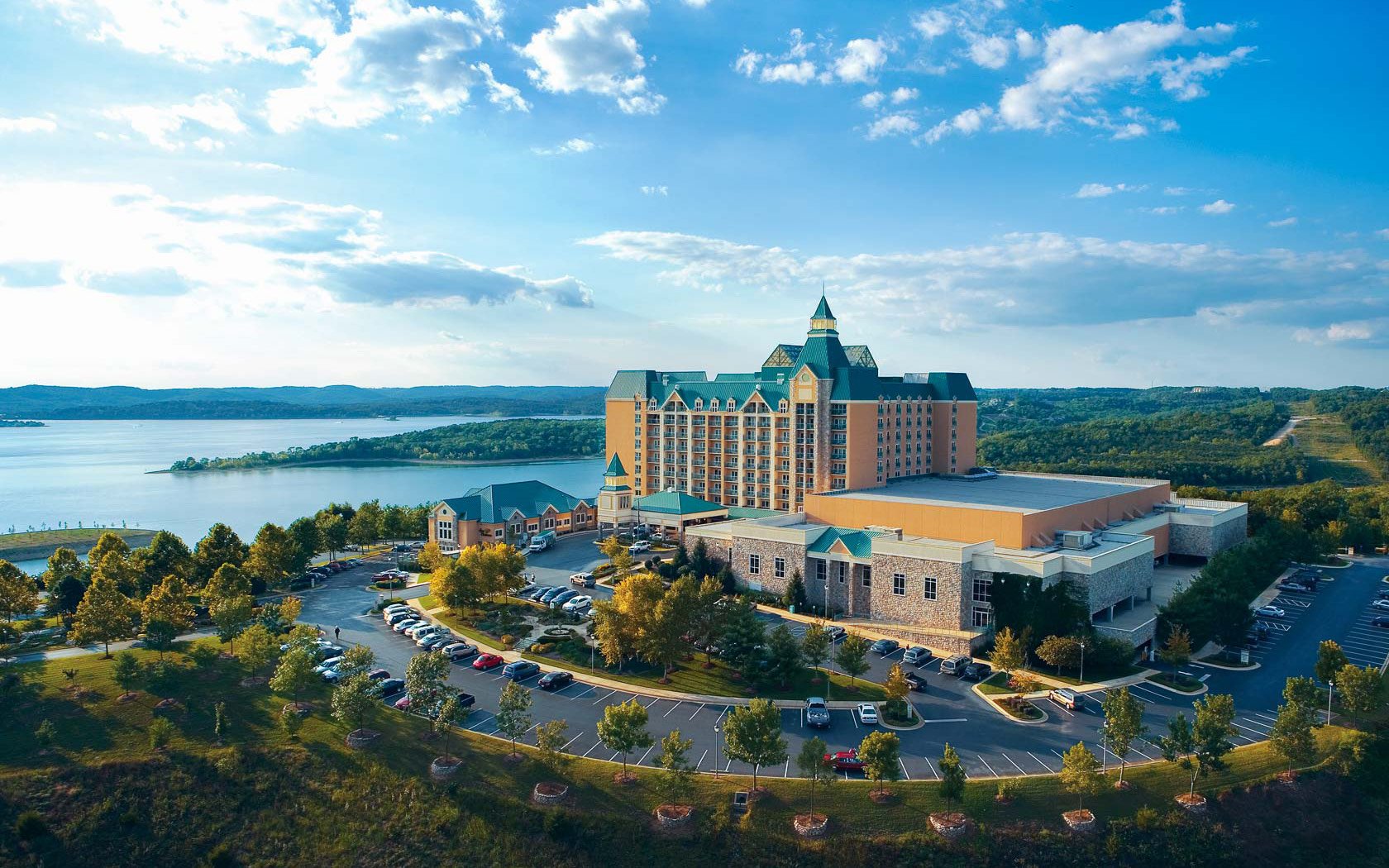 Chateau on the Lake Resort Spa & Convention Center hotel in Branson