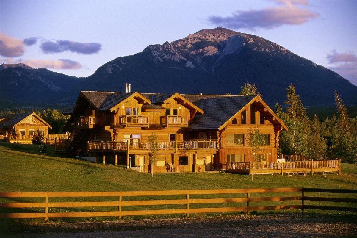ECHO VALLEY RANCH AND SPA hotel in Jesmond, Canada