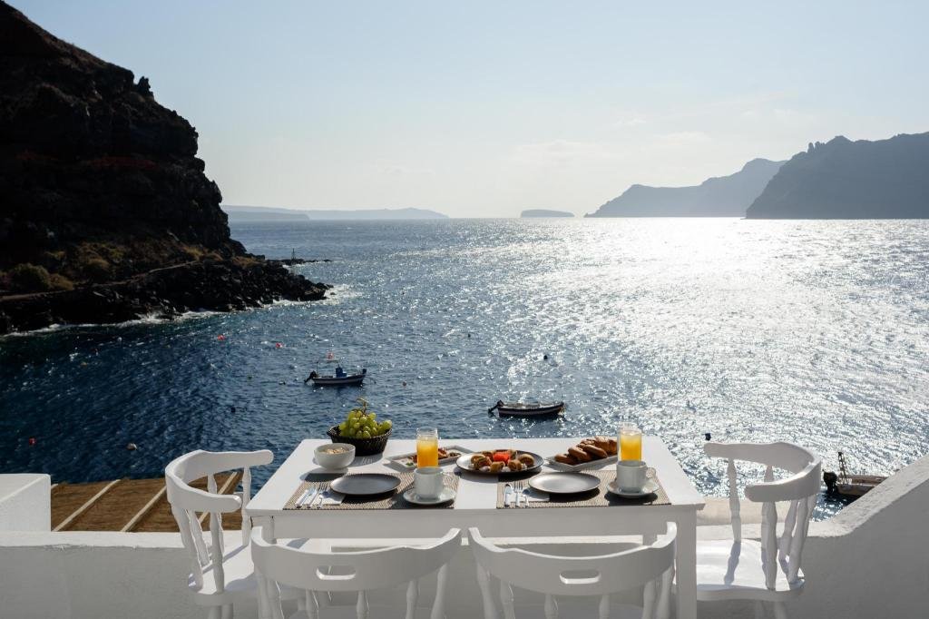 Amoudi Villas hotel in Oia, Greece