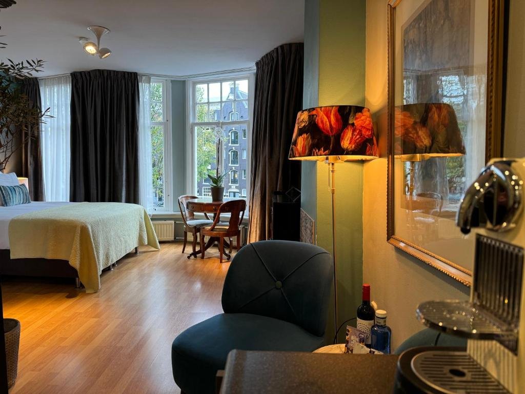 Décor Canal House hotel in Amsterdam, Netherlands