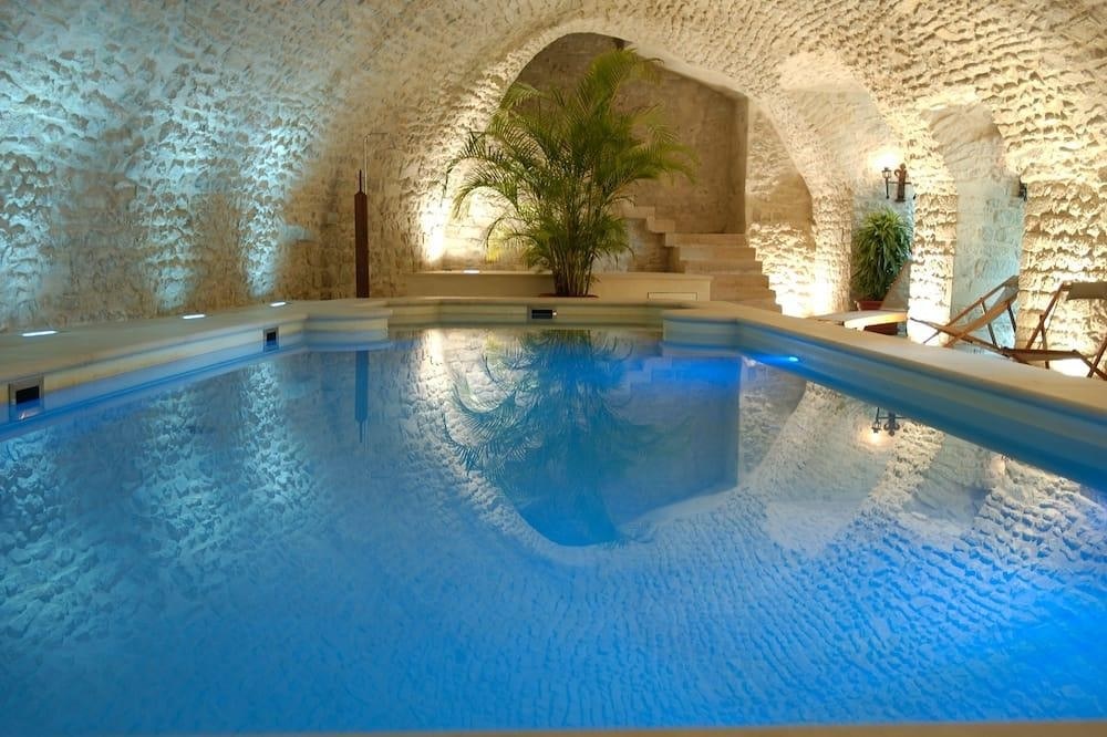Château de Vault-de-Lugny, Vault-de-Lugny, France