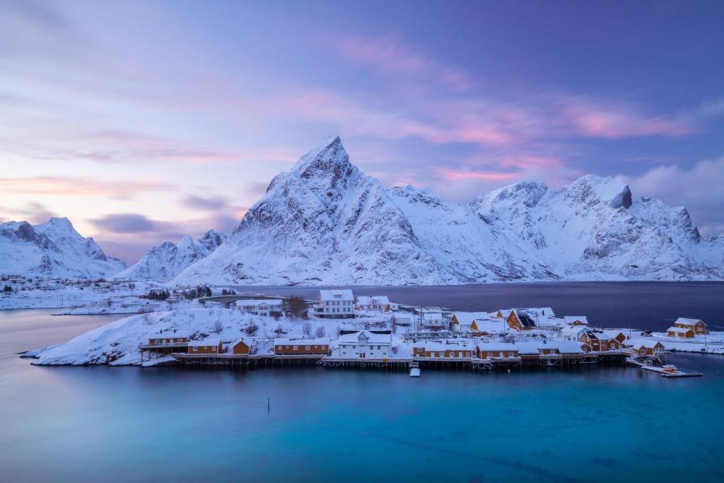 Sakrisøy Rorbuer hotel in Reine, Norway