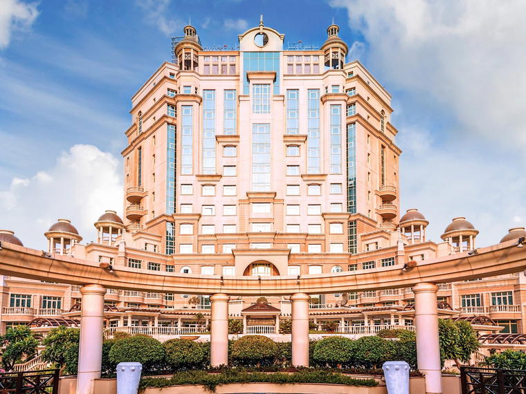 Swissôtel Al Murooj Dubai, Dubai, United Arab Emirates