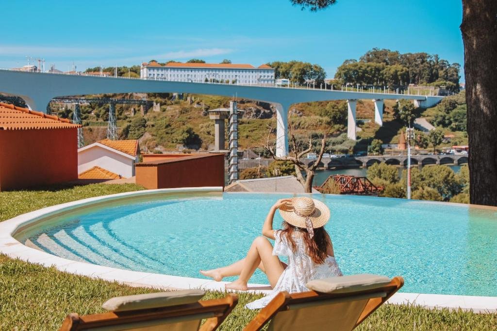 THE LOST GARDEN – Porto Emotions Lodge hotel in Vila Nova de Gaia, Portugal