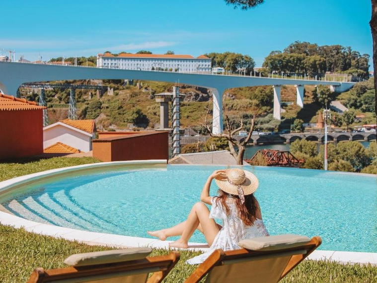 THE LOST GARDEN – Porto Emotions Lodge, Vila Nova de Gaia, Portugal